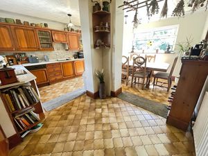 Kitchen- click for photo gallery